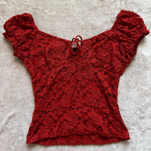 Cute Lacy Top 🍓 - Picture 1 of 2